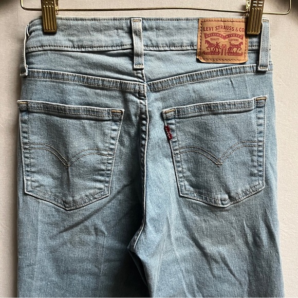 Levis 726 High rise Flare Jeans Light Wash Size 26 - Picture 3 of 9